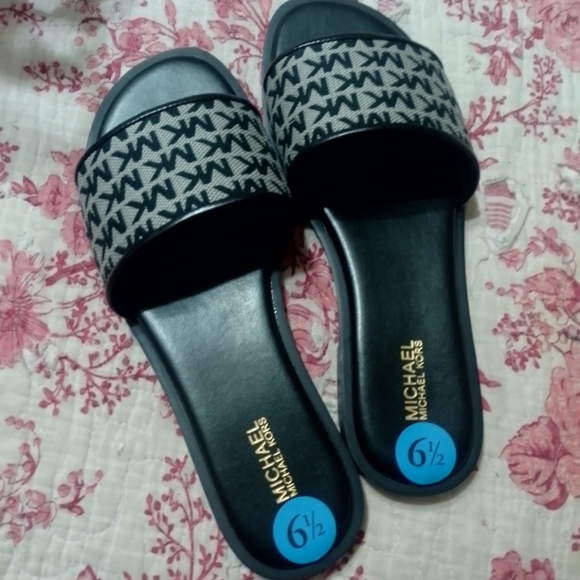Michael Kors slides - Picture 2 of 3